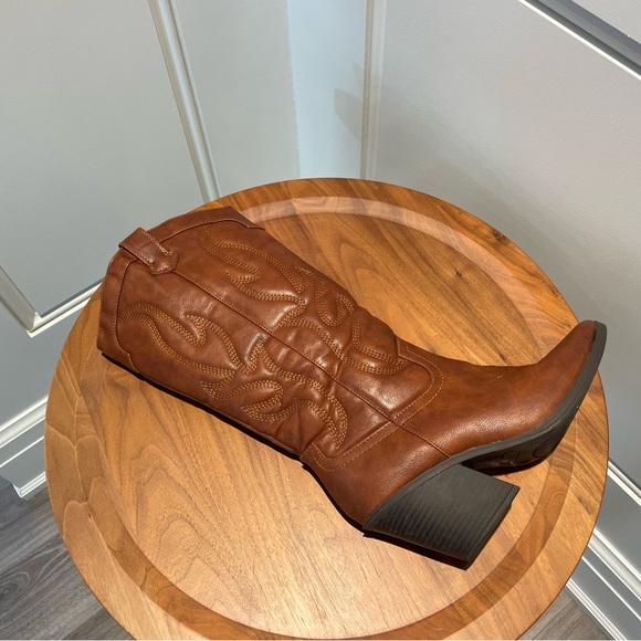 Brown faux leather cowboy boots - Picture 5 of 8